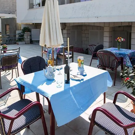 Raguz Apartment *